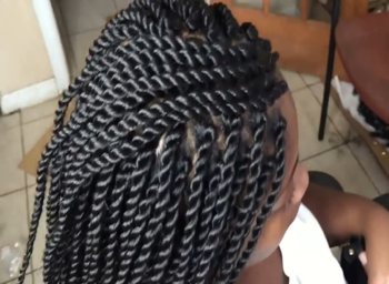 Female twisting hairstyle